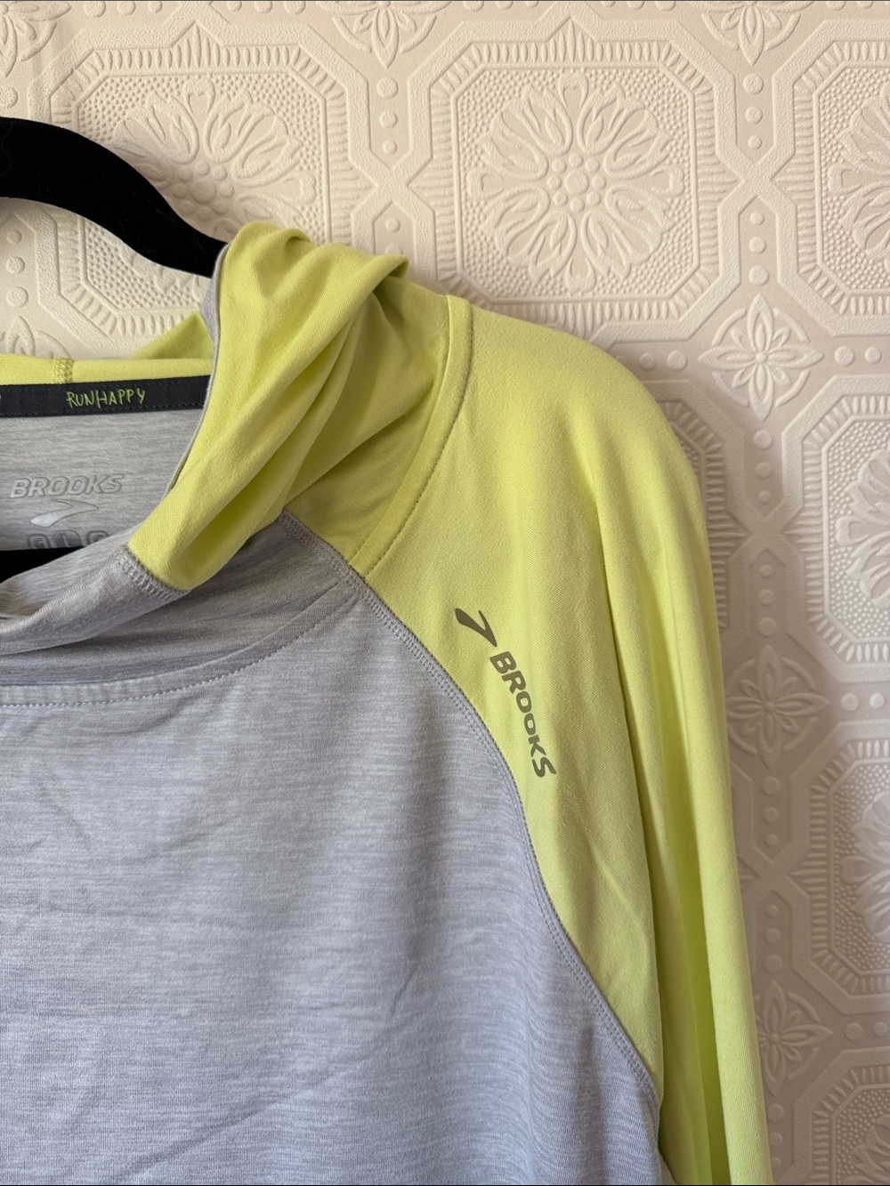 Brooks Running Dash Hoodie Gray with Green Sleeves Size Large - Picture 5 of 8